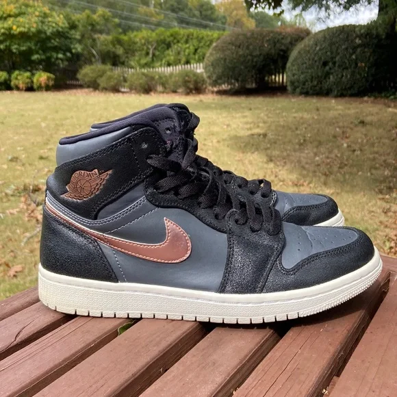 Air Jordan 1 High Retro Bronze Metal Size 9 Women’s Sneakers (2016) - Picture 3 of 13
